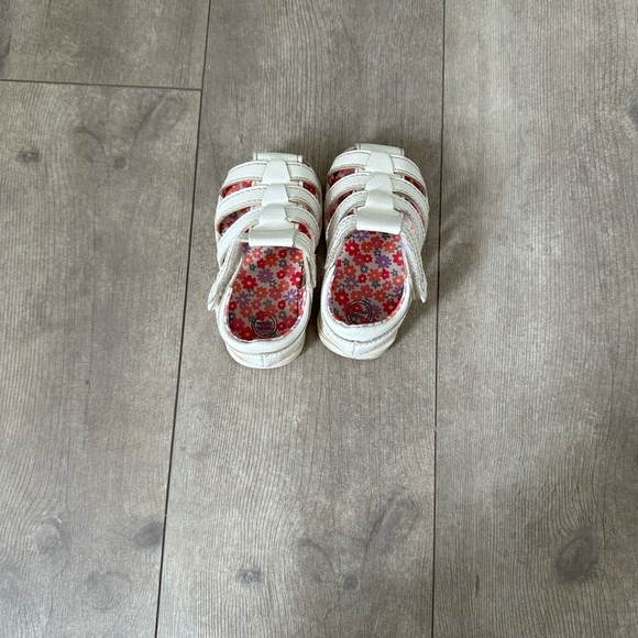 Wonder Nation Baby Toddler Girl White ‘Fisherman’ Sandals size 4 
Vguc - Picture 6 of 9